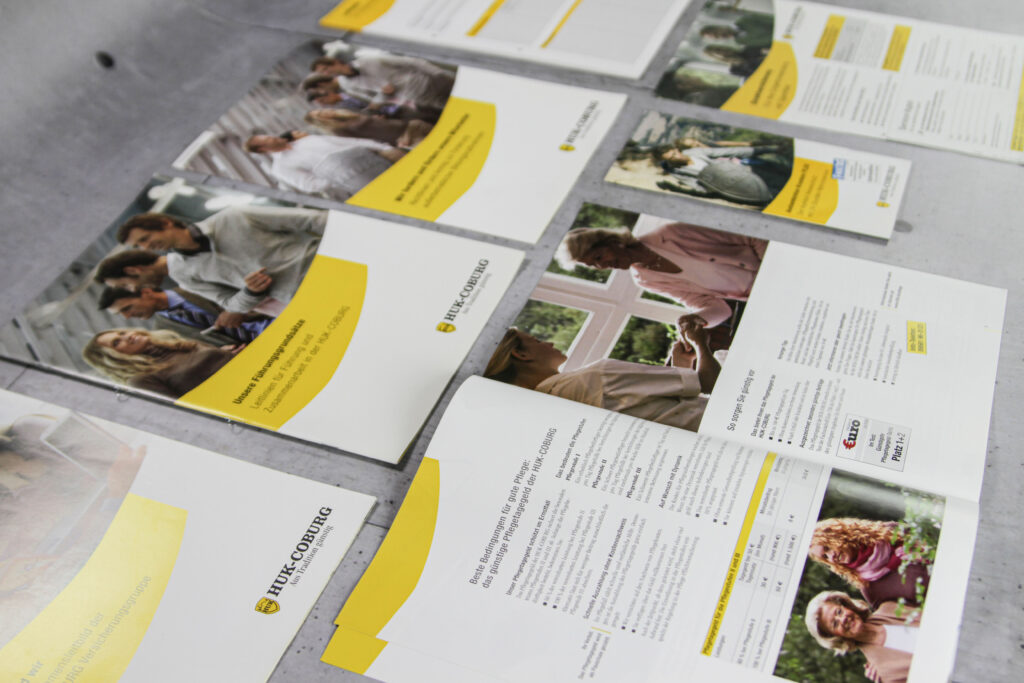 Broschürensystematik für Versicherungsbranche Gestaltung von der Werbeagentur Design Atelier Hofmann in Passau und Traunstein