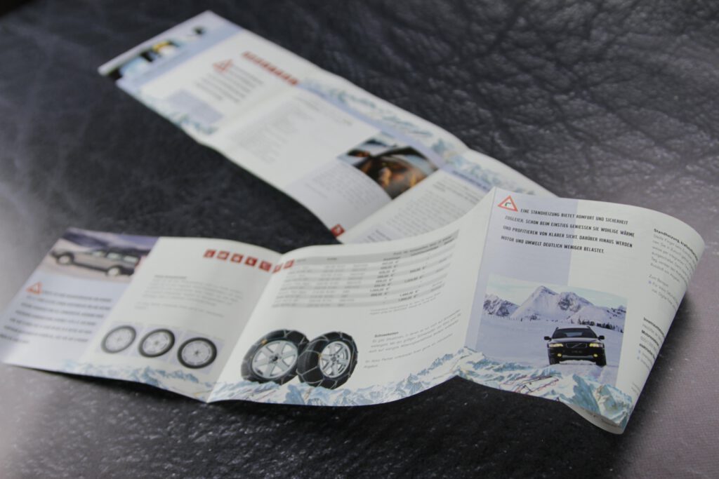 Leporelloflyer für Winteraktionen vom Automobilhersteller Volvo, Gestaltung von der Werbeagentur Design Atelier Hofmann in Passau und Traunstein